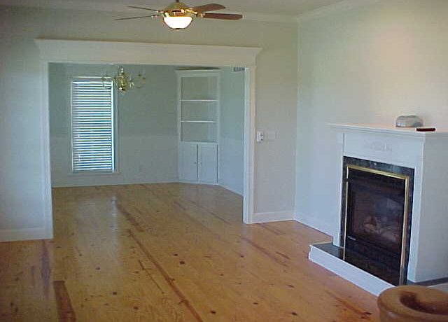 5610 W93rdS living-dining