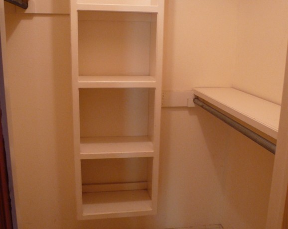 Bed 2 closet